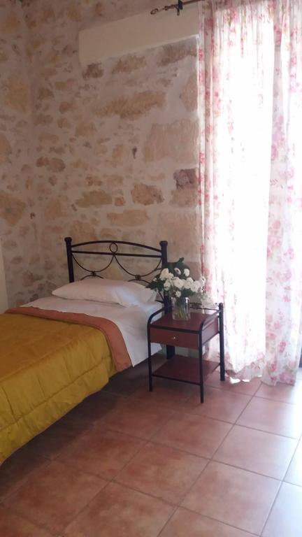 Artemisia Traditional Home Choudetsi Esterno foto
