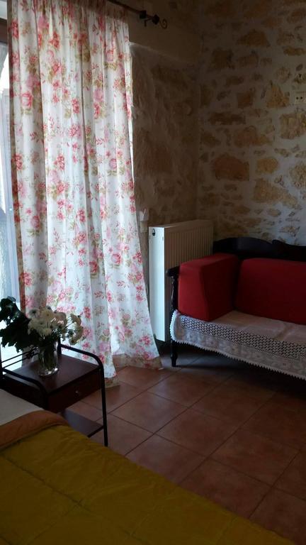 Artemisia Traditional Home Choudetsi Esterno foto