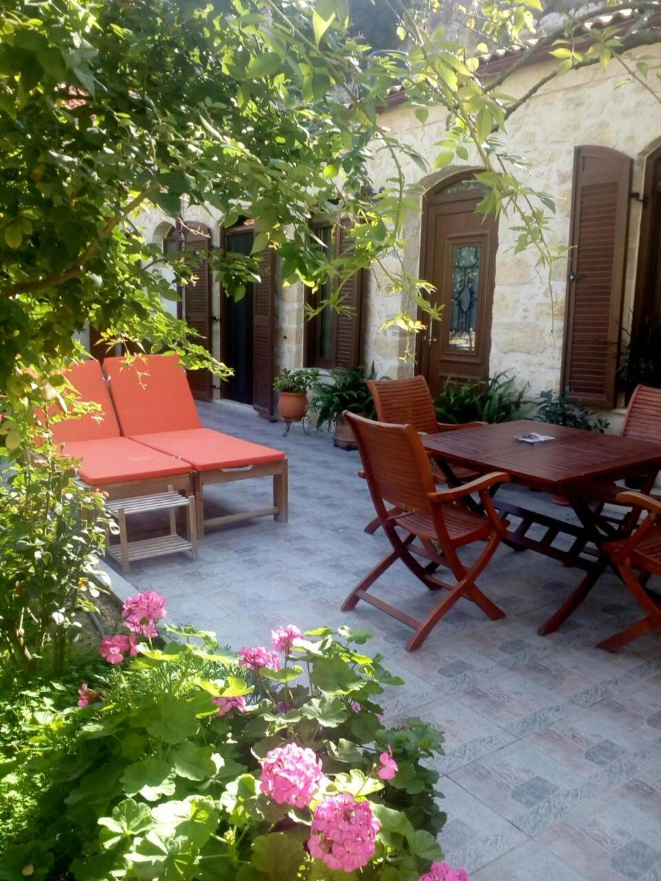 Artemisia Traditional Home Choudetsi Esterno foto